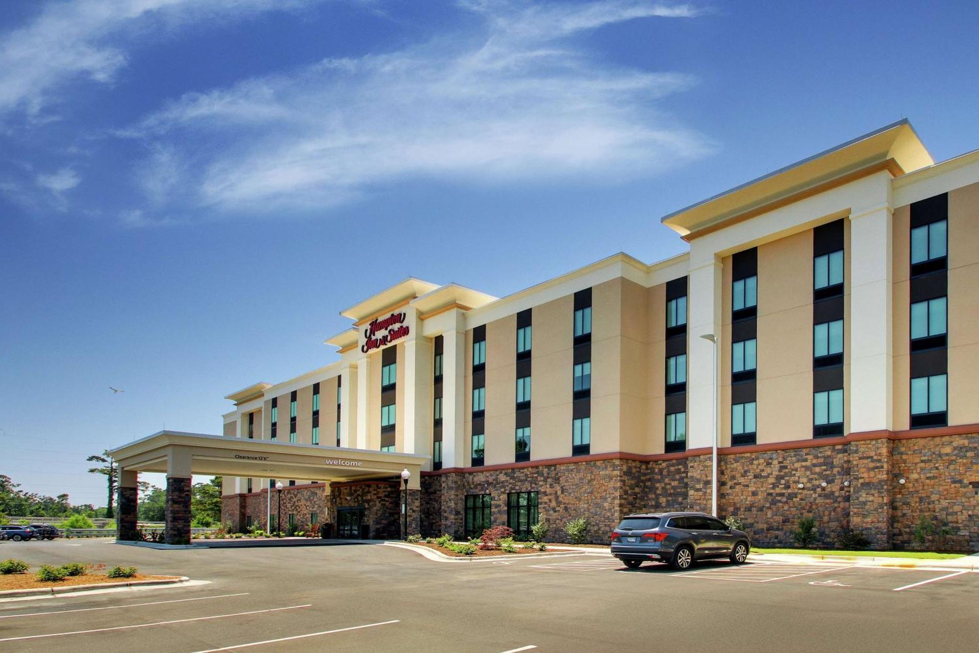 Hampton Inn & Suites By Hilton Southport Exterior photo