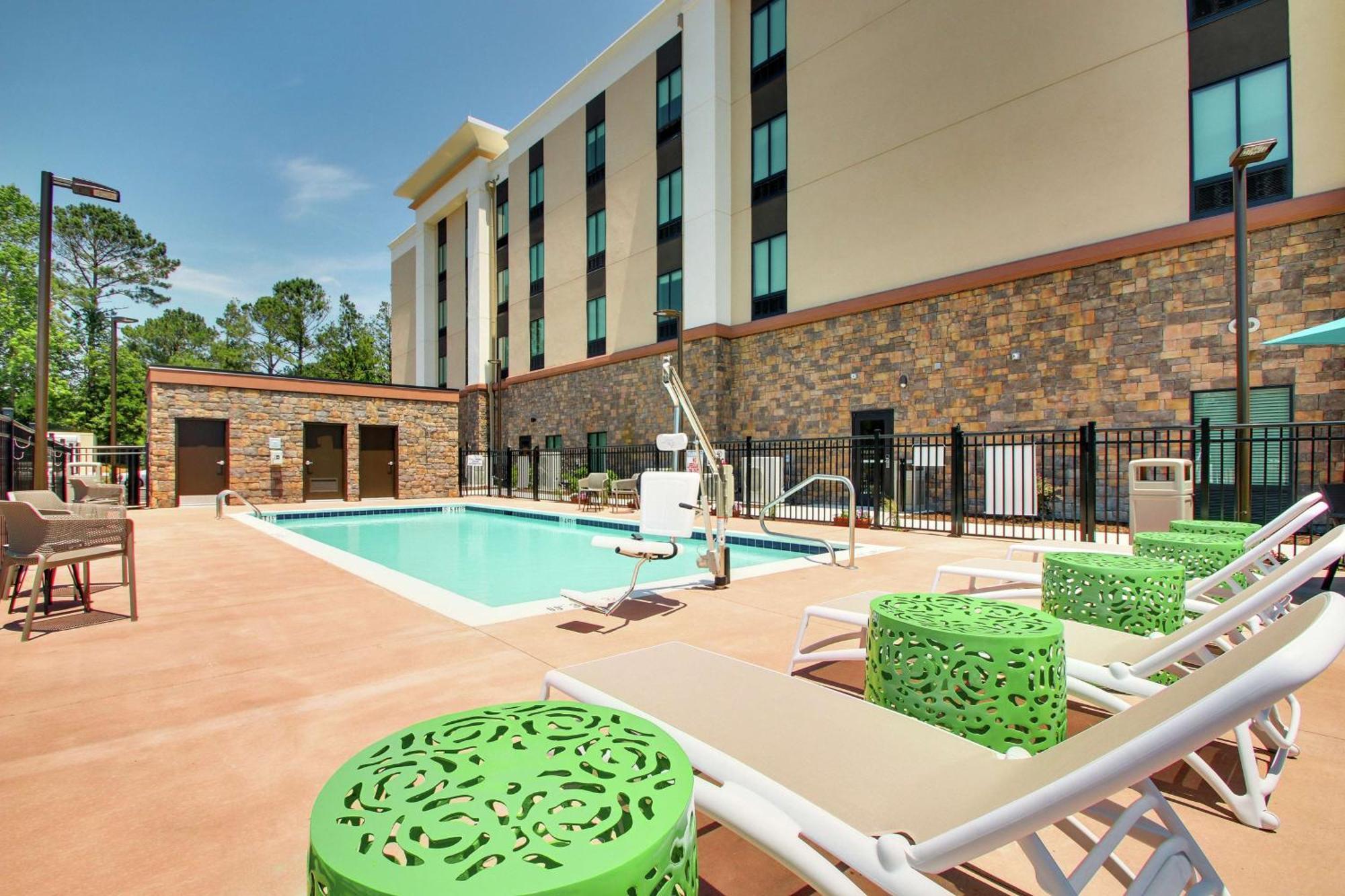 Hampton Inn & Suites By Hilton Southport Exterior photo
