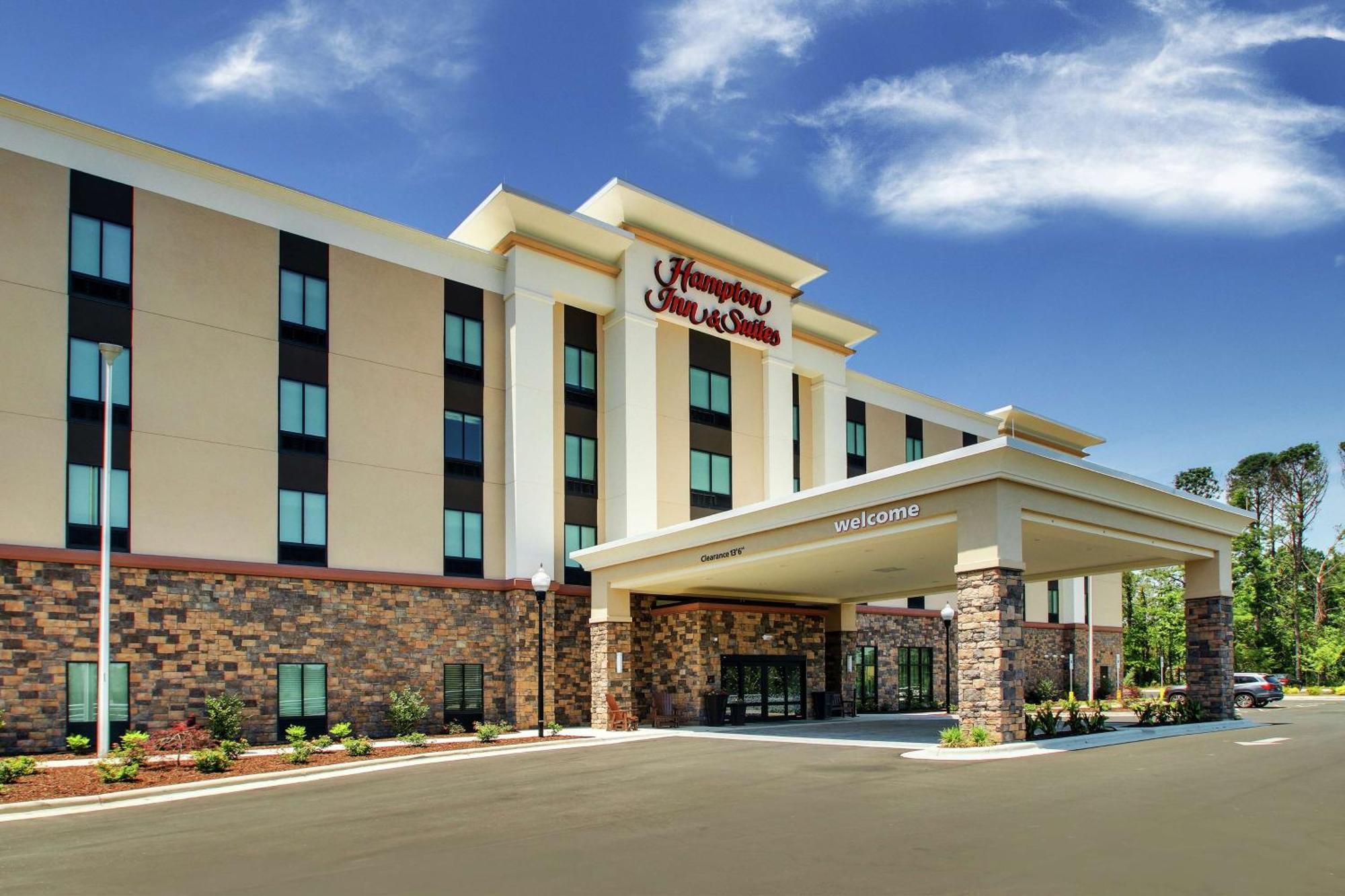 Hampton Inn & Suites By Hilton Southport Exterior photo