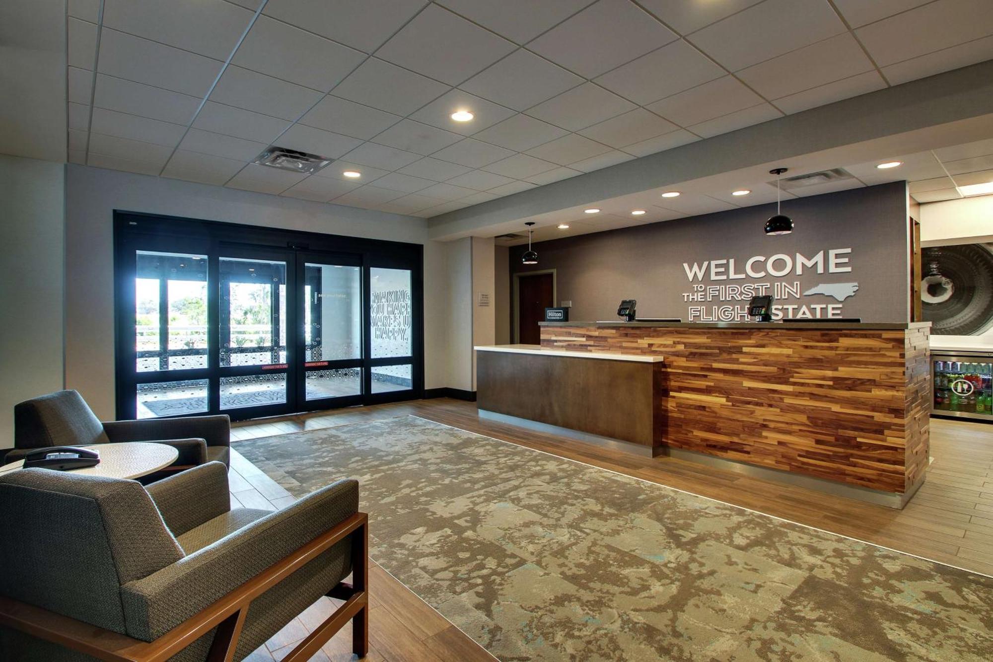 Hampton Inn & Suites By Hilton Southport Exterior photo