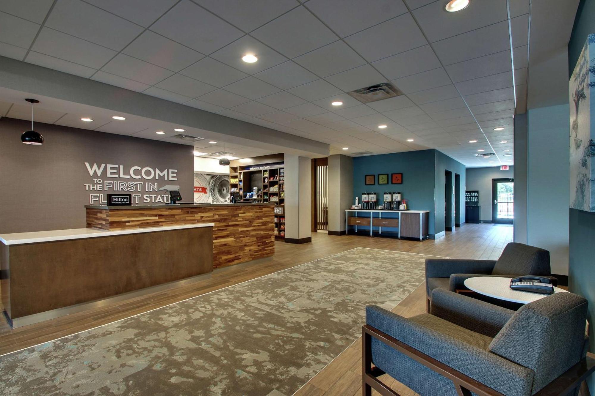 Hampton Inn & Suites By Hilton Southport Exterior photo